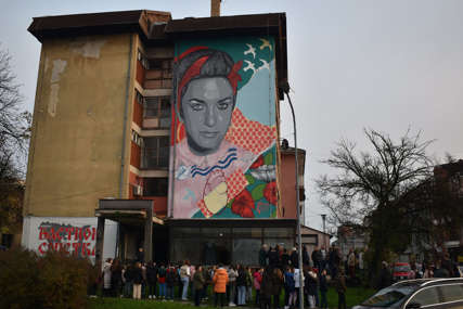 Novi izgled zgrade "Jugobanke" u Prijedoru:  Oslikan mural “Obična vila” autorke Jane Danilović