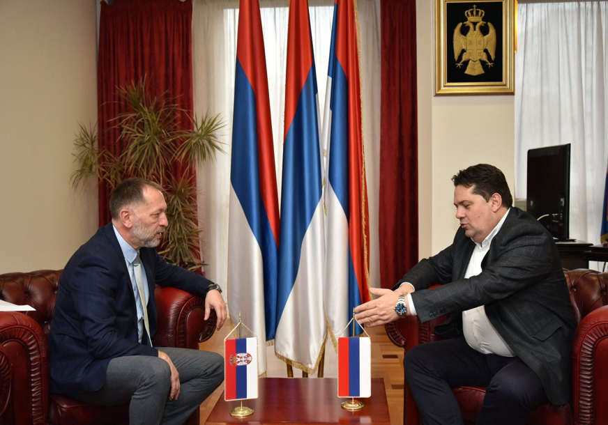 Stevandić i Vujić o saradnji i pomoći “Nikada bolji odnosi Srbije i Srpske”
