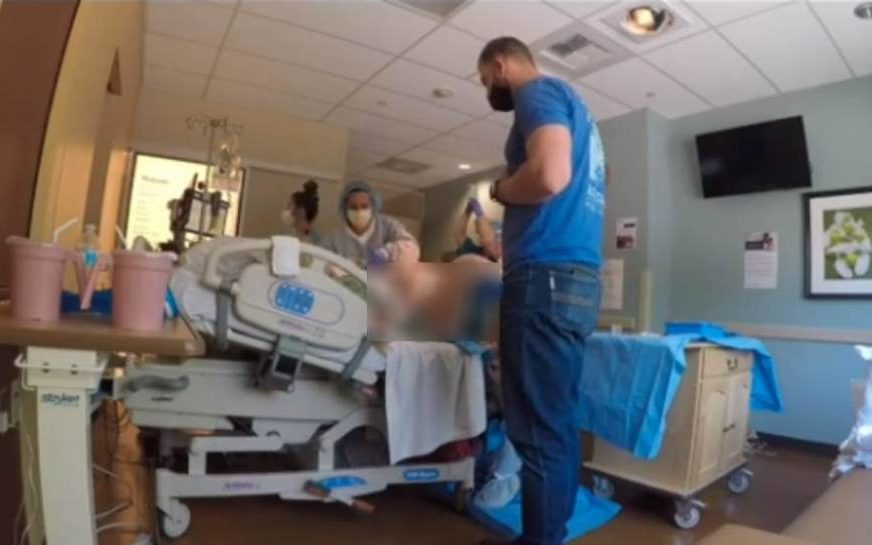 TATINE SUZE RADOSNICE Kamera u porodilištu snimila najljepšu očevu reakciju na porođaju (VIDEO)