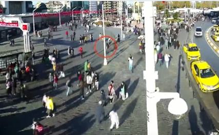 Hodala ulicom s ruksakom na leđima: Objavljeni snimci dolaska teroristkinje do mjesta napada u Istanbulu (VIDEO)