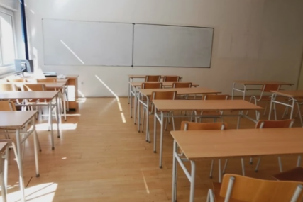 Incident u srednjoj školi u Zenici: Učenik na času ŠMRKAO SPID, reagovala i policija