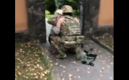 Konačno je došao kući: Emotivni susret ukrajinskog vojnika i bake raznježio mreže (VIDEO)