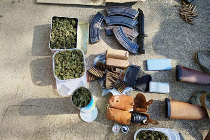ODLIČAN ULOV POLICIJE U GRADIŠKI Oduzeta veća količna marihuane i oružja (FOTO)