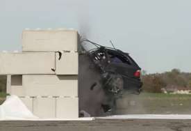 Test nas opominje da vozimo bezbjedno: Ovako izgleda kada se auto zabije u zid pri brzini od 150 kilometara na čas (VIDEO)