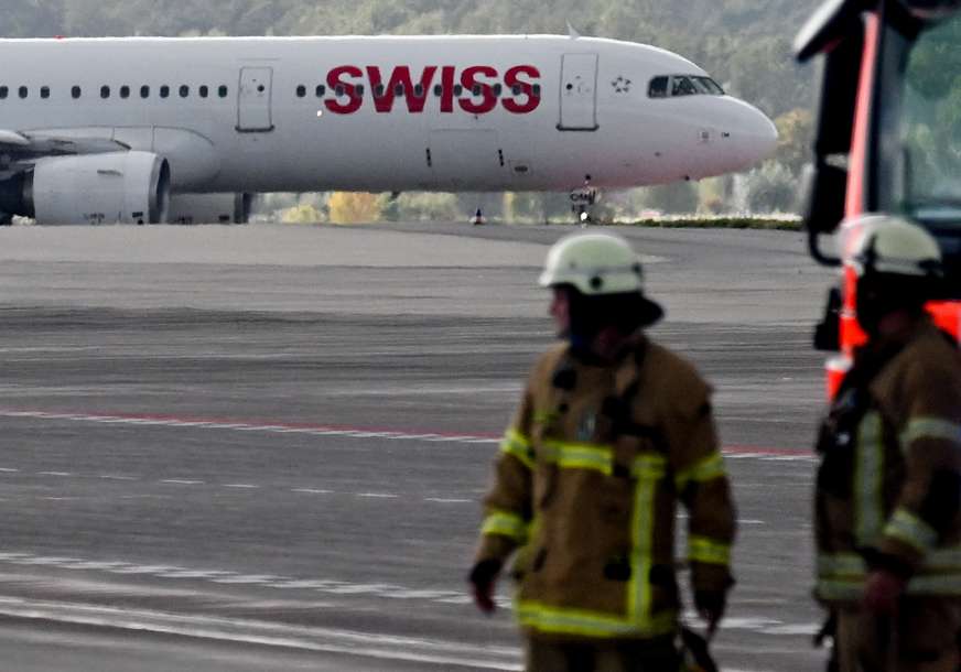 ZALIJEPILI SE ZA PISTU Berlinski aerodrom zatvoren zbog protesta klimatskih aktivista