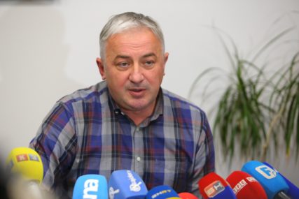 "Odrođeni od realnog života, gledaju samo svoje milione" Borenović o Dodikovoj najavi da će SNSD glasati protiv ukidanja akciza na gorivo