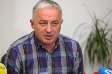 "Očito imaju privremenu amneziju" Borenović kaže da je SNSD činio vlast na nivou BiH kada je Šmitu izdat pasoš