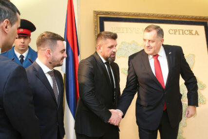 Duraković: Javno se rukujem sa Dodikom, privatno ga prezirem (VIDEO)
