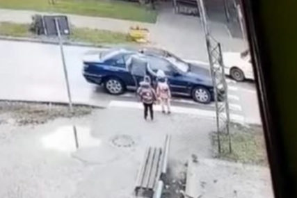 DA SE NAJEŽIŠ Bahati vozač umalo pregazio djecu na pješačkom prelazu (VIDEO)