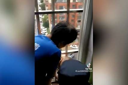 Glava mu se zaglavila između šipki prozora: Nevjerovatna akcija spasavanja djeteta koje je bespomoćno visilo nad ambisom (VIDEO)