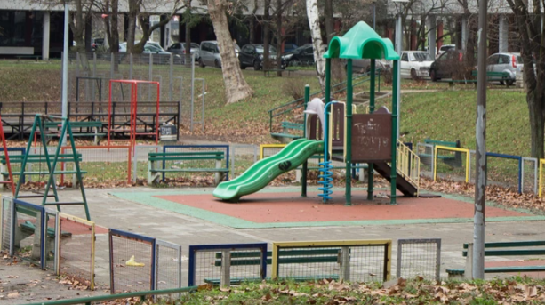 JEZIV PRIZOR U dječijem parku pronađeno tijelo muškarca