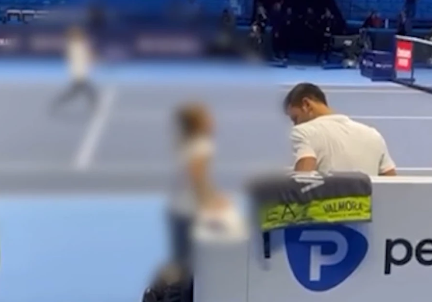 Najdraža podrška: Đoković se u društvu djece pripremao za duel sa Cicipasom