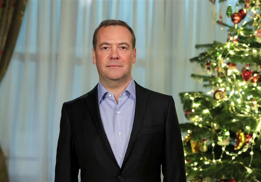 Medvedev tvrdi "Zelenski odbija pregovore sa Moskvom iz straha da će ga ubiti njegovi"