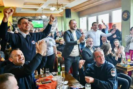 ISPUNIO OBEĆANJE Radnici Gradske uprave navijaju za "Orlove" (FOTO)