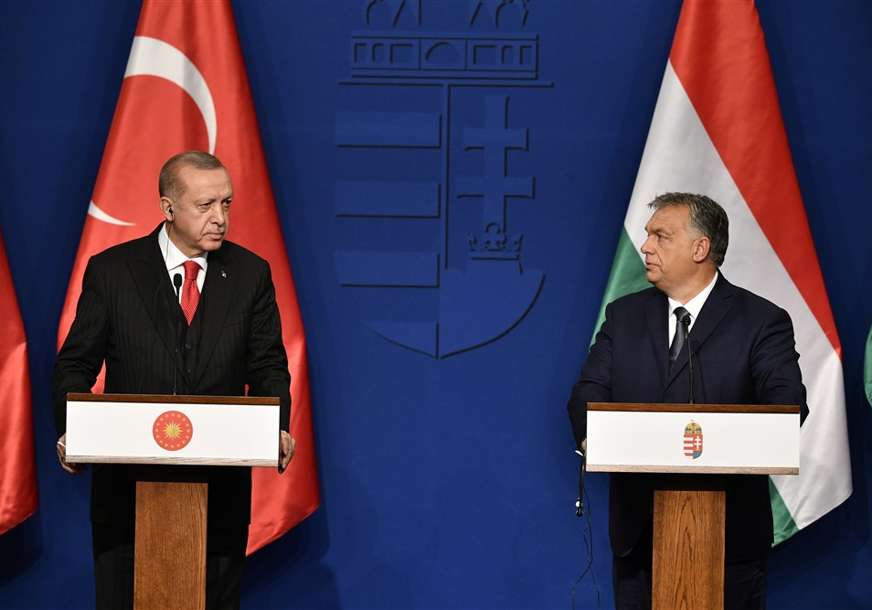 Sastali se Erdogan i Orban: Pozvali na hitan prekid vatre u Ukrajini