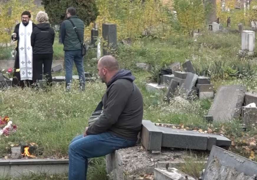 SPOMENICI OBORENI I UKRADENI Srbi zatekli uništene grobove najmilijih na Zadušnice (VIDEO)