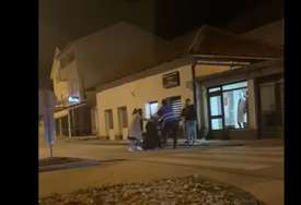 Incident u Grudama: Više osoba pretuklo policajca (VIDEO)