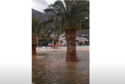 Haos u Hrvatskoj: Kiša i olujni vjetar prave probleme u primorskim gradovima (VIDEO)