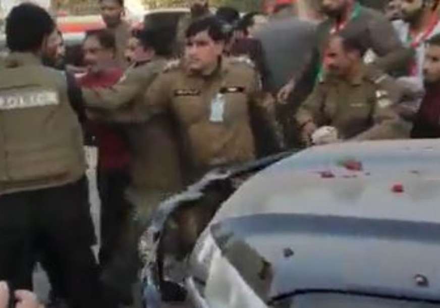 Dramatično u Pakistanu: Pucano na konvoj bivšeg premijera Imrana Kana (VIDEO)