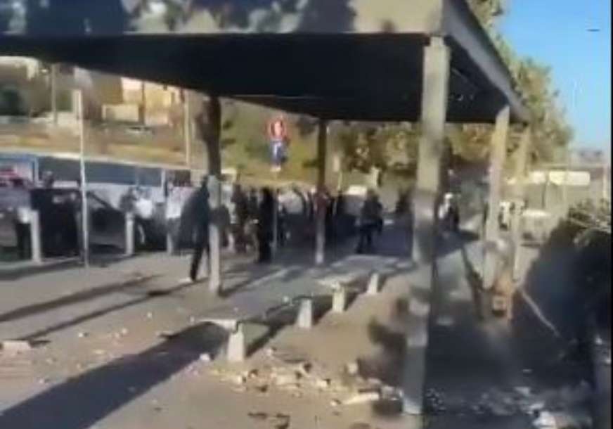 Haos u Izraelu: U Eksploziji na autobuskoj stanici u Jerusalimu povrijeđeno najmanje 7 osoba (VIDEO)