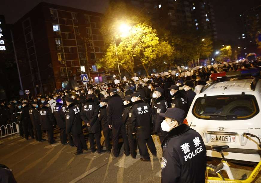 Traže ostavku Si Đinpinga: Nazamislivi protesti potresaju Kinu (FOTO, VIDEO)