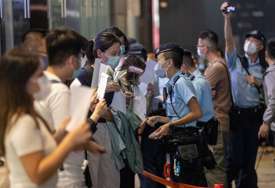 U KINI I DALJE NAPETO Policija patrolira ulicama velikih gradova i sprječava ljude da protestuju