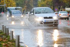 Vozači, pazite se: Zbog povremenih padavina neophodna oprezna vožnja