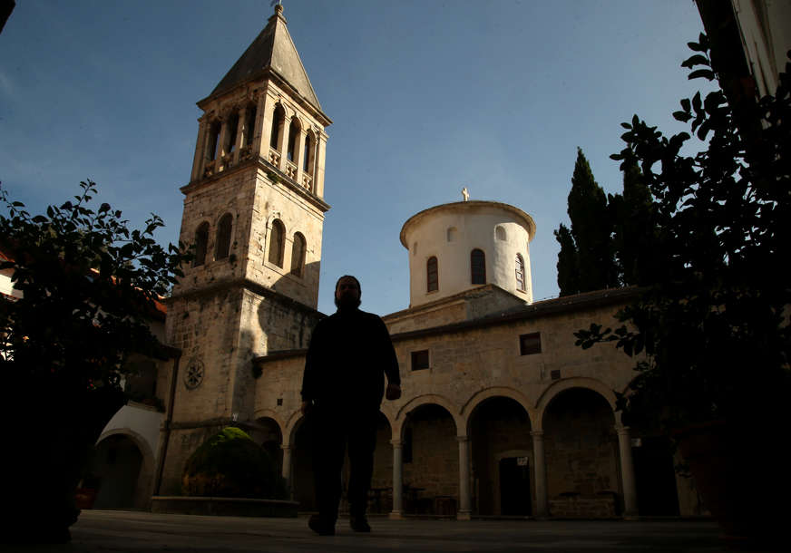 Tajna pravoslavnog manastira u Hrvatskoj: Skrivena pećina, simboli i vjekovno predanje o sestri cara Dušana
