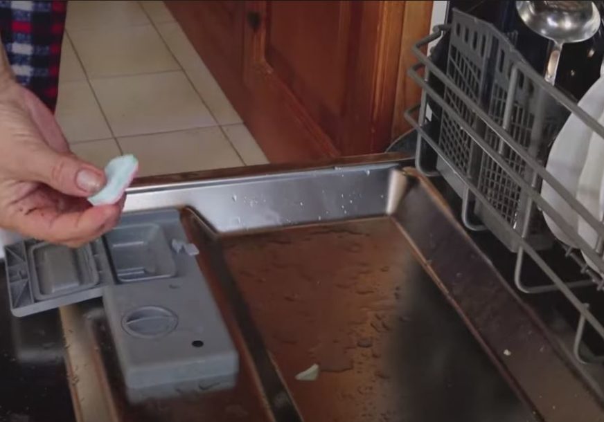 Pružaju više mogućnosti nego što mislite: Evo šta sve možete očistiti tabletama za mašinu za suđe