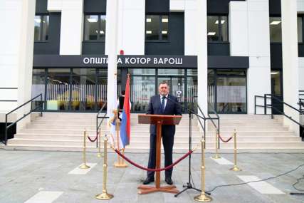 “ZALOG ZA MLAĐE GENERACIJE” Dodik i Sakan otvorili novu zgradu opštine u Kotor Varošu
