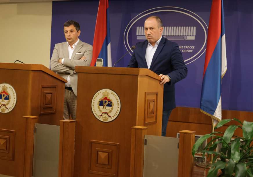 (VIDEO) "Šume Srpske vodi čovjek koji je UHAPŠEN ZBOG DILOVANJA DROGE" Vukanović i Crnadak otkrivaju zašto je vlast zaustavila raspravu o javnim preduzećima