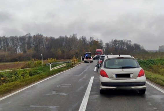Težak udes na putu Bijeljina   - Rača: U sudaru 2 automobila ima povrijeđenih