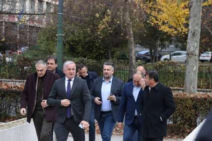 Mršavi rezultati opozicione borbe: Nema vajde od neprestanog "uhođenja" Dodika
