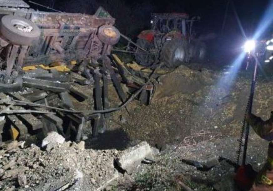 Uništena vozila i krater: U eksploziji u Poljskoj 2 poginulih, američki zvaničnici tvrde da su pale ruske rakete (VIDEO)