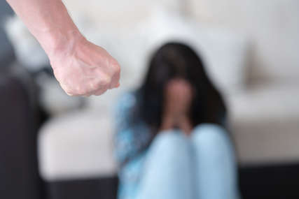 Tukao i davio suprugu, pa sjedio na djeci: Nesrećna žena otkrila jezive detalje porodičnog nasilja