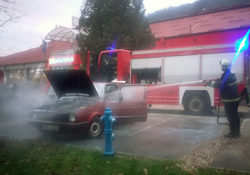 ZAPALIO SE “GOLF” Brzom reakcijom vatrogasaca spriječeno širenje požara (FOTO)