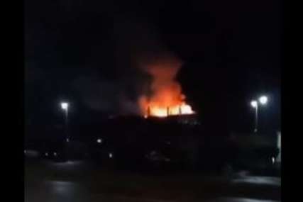 Bukti požar u Tešnju: Vatra zahvatila jedan objekat, vatrogasci na terenu