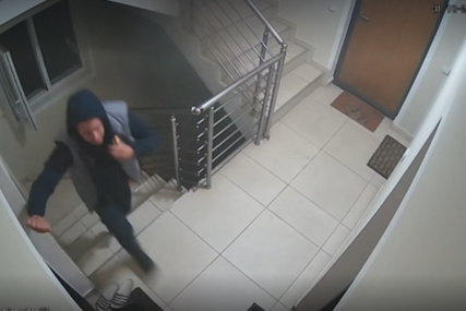 NEPOZNATI HEROJ Mladić spasio najmanje 20 ljudi nakon što je u zgradi izbio požar (VIDEO)