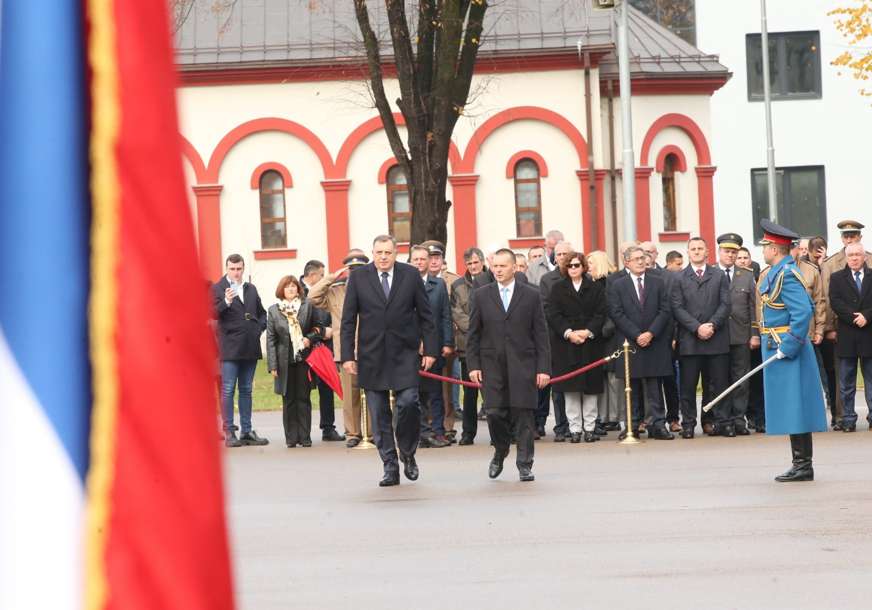"Svi koji završe akademiju dobiju posao" Dodik poručuje da je Policija Srpske sačuvana uprkos pokušajima da bude ukinuta (FOTO)