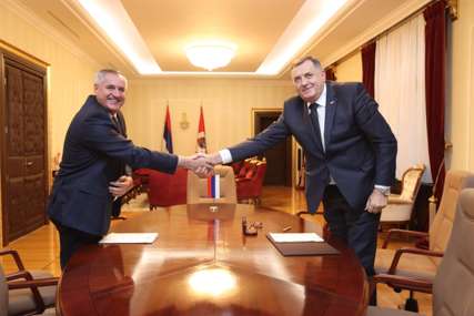 Nastavlja da vodi Vladu Srpske: Dodik dodijelio mandat Viškoviću