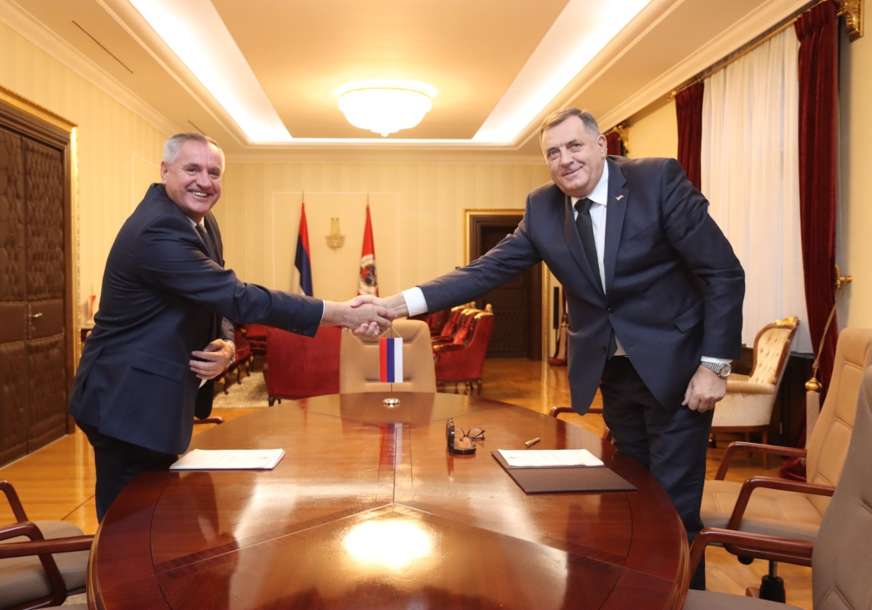 Nastavlja da vodi Vladu Srpske: Dodik dodijelio mandat Viškoviću