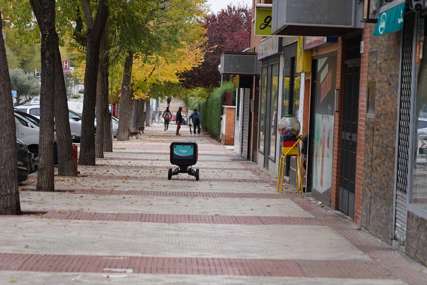 Roboti na španskim ulicama: Idu brzinom do 5 kilometara na sat, koriste semafore i izbjegavaju pješake (FOTO)