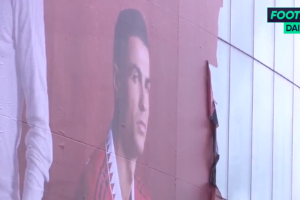 NESLAVAN KRAJ Ronaldov poster skinut sa stadiona (VIDEO)