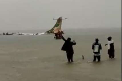 Avion se srušio u jezero: U toku potraga za preživjelima (VIDEO)