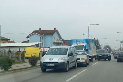 LANČANI UDES U BANJALUCI Sudarili se kamion i dva vozila