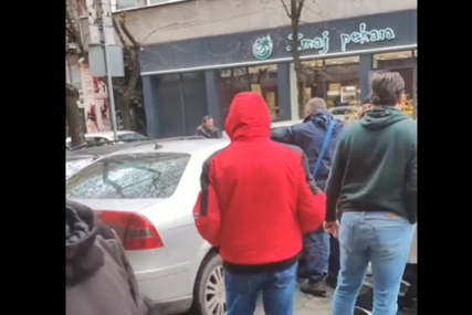 U nesreći teško povrijeđena žena:  Izletio autom sa puta i naletio na pješaka (VIDEO)