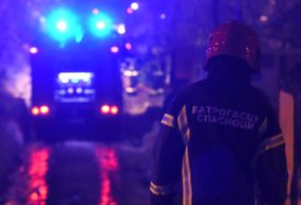 Tragedija izbjegnuta za dlaku: Evakuisane 2 osobe iz porodične kuće, vatru gasilo 11 vatrogasaca