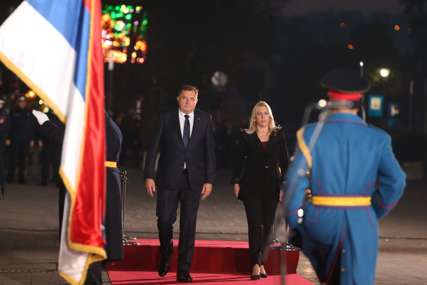 Crveni tepih, počasni vod, orkestar: Cvijanovićeva predala dužnost Dodiku