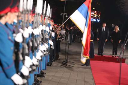 Crveni tepih, počasni vod, orkestar: Cvijanovićeva predala dužnost Dodiku (FOTO)