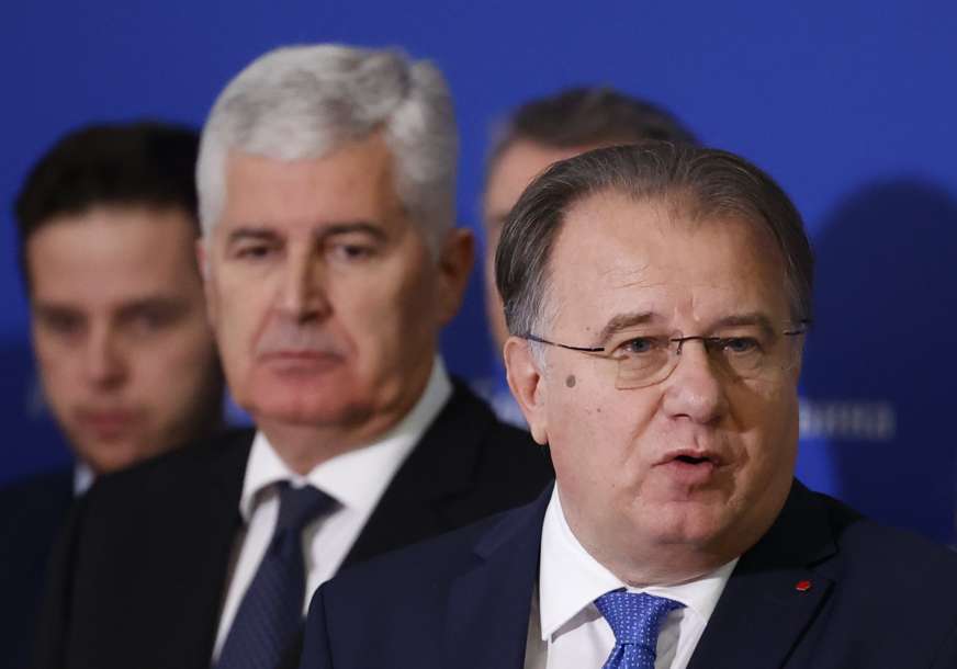 Nikšić nakon potpisivanja sporazuma "Siguran sam da će nakon formiranja ovog Savjeta ministara građani osjetiti poboljšanje"